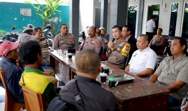 Kapolsek-Taman-Mediasi-BUMDes-Tawangsari-dan-Warga-yang-Keluhkan-Pengelolaan-Peternakan-Ayam